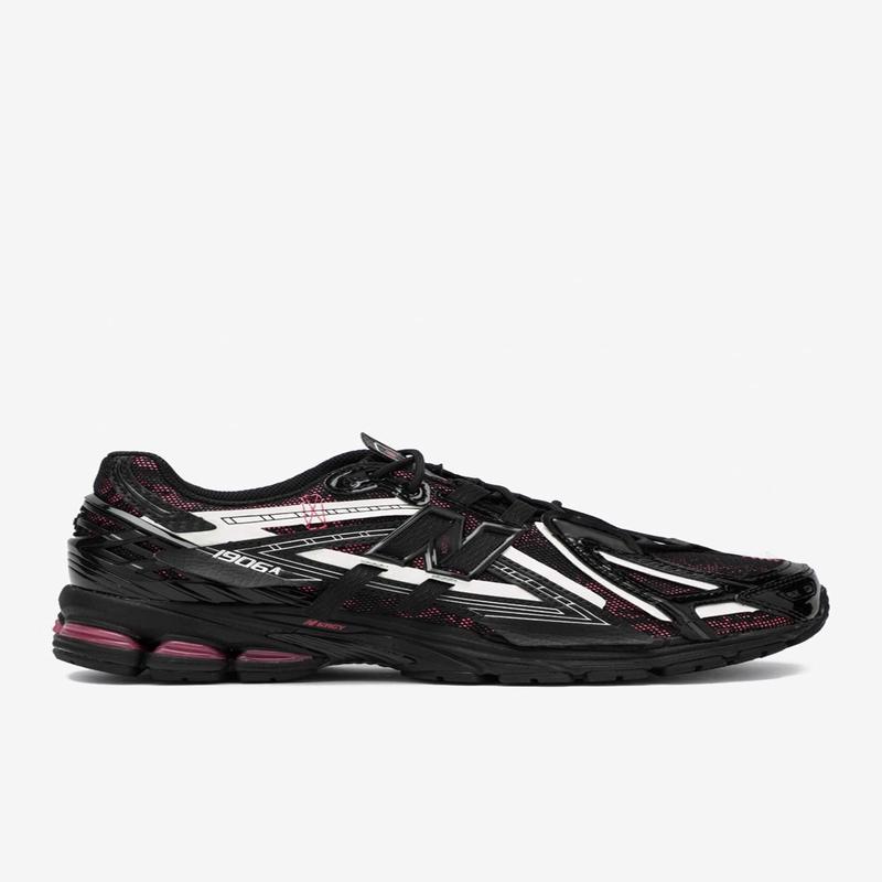 1906A Low-Top Sneakers